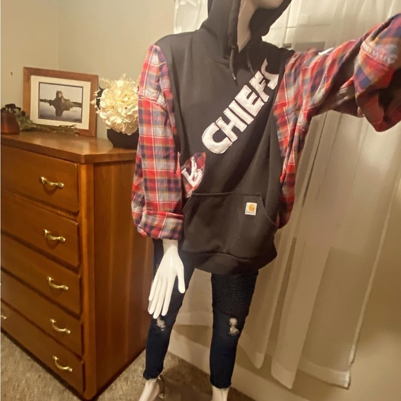 Upcycled Carhartt upcycled Kansas City Chiefs Hoodie - Picture 5 of 10